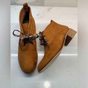 Hey Girl Totes Chukka Faux Suede Ankle Boots Size 10